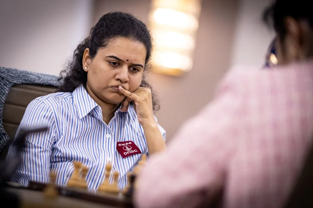   divya-deshmukh-hampi-chess-world-cup-2025 