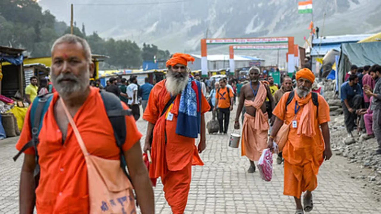  amarnath-yatra-2025-second-batch-5200-pilgrims-departed 