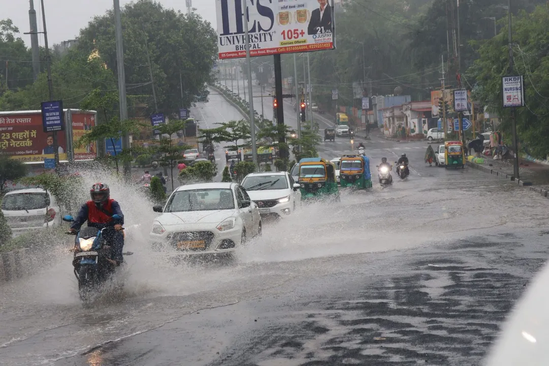   madhya-pradesh-heavy-rain-alert-highway-closed-army-deployed 