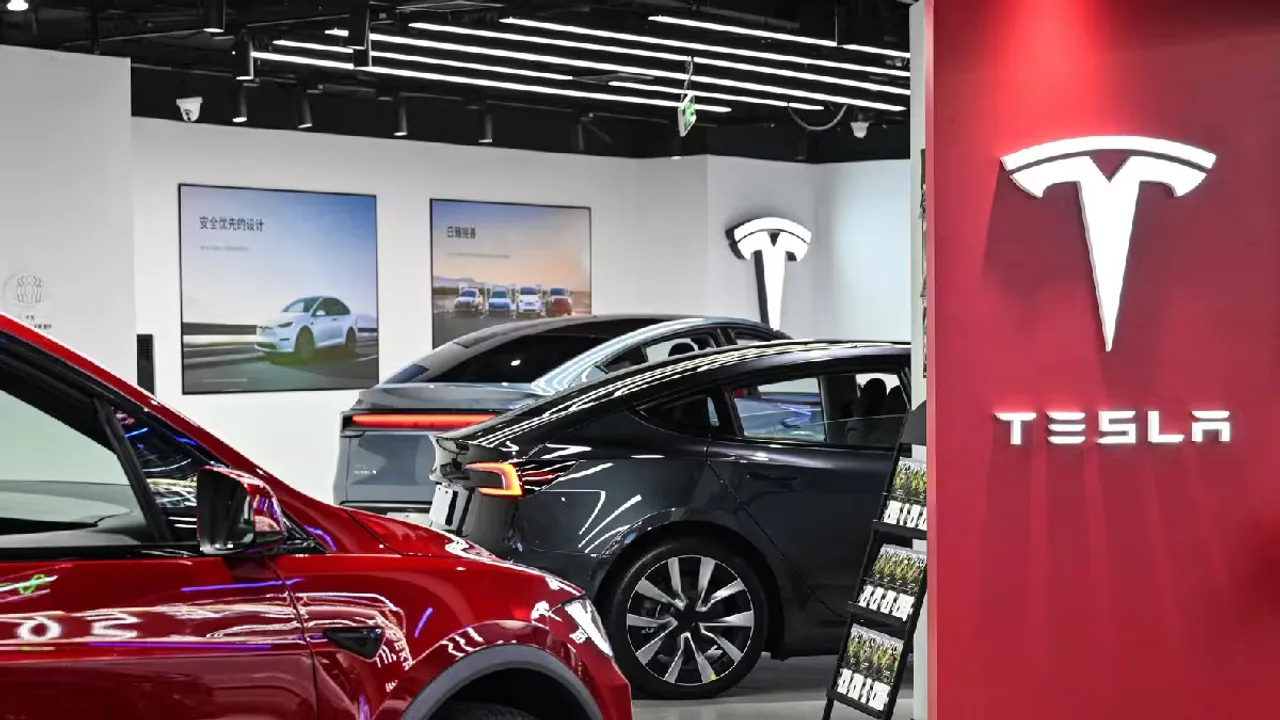  tesla-first-india-showroom-mumbai-model-y 