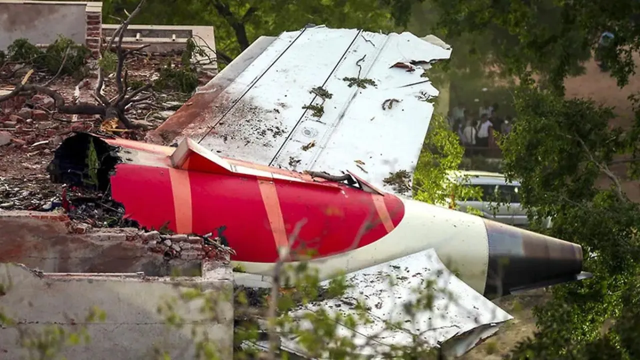   air-india-ai171-plane-crash-engine-failure-preliminary-report 