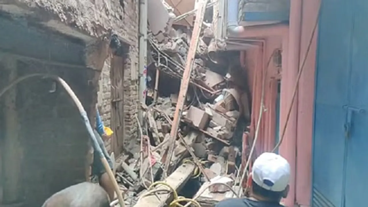  delhi-building-collapse-welcome-area-2-dead-rescue-ongoing 