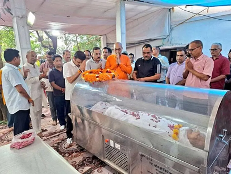  cm-father-in-law-brahmanand-yadav-passed-away-rewa-funeral 