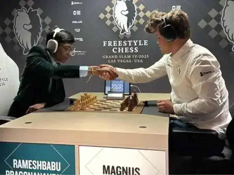   praggnanandhaa-beats-magnus-carlsen-freestyle-chess 