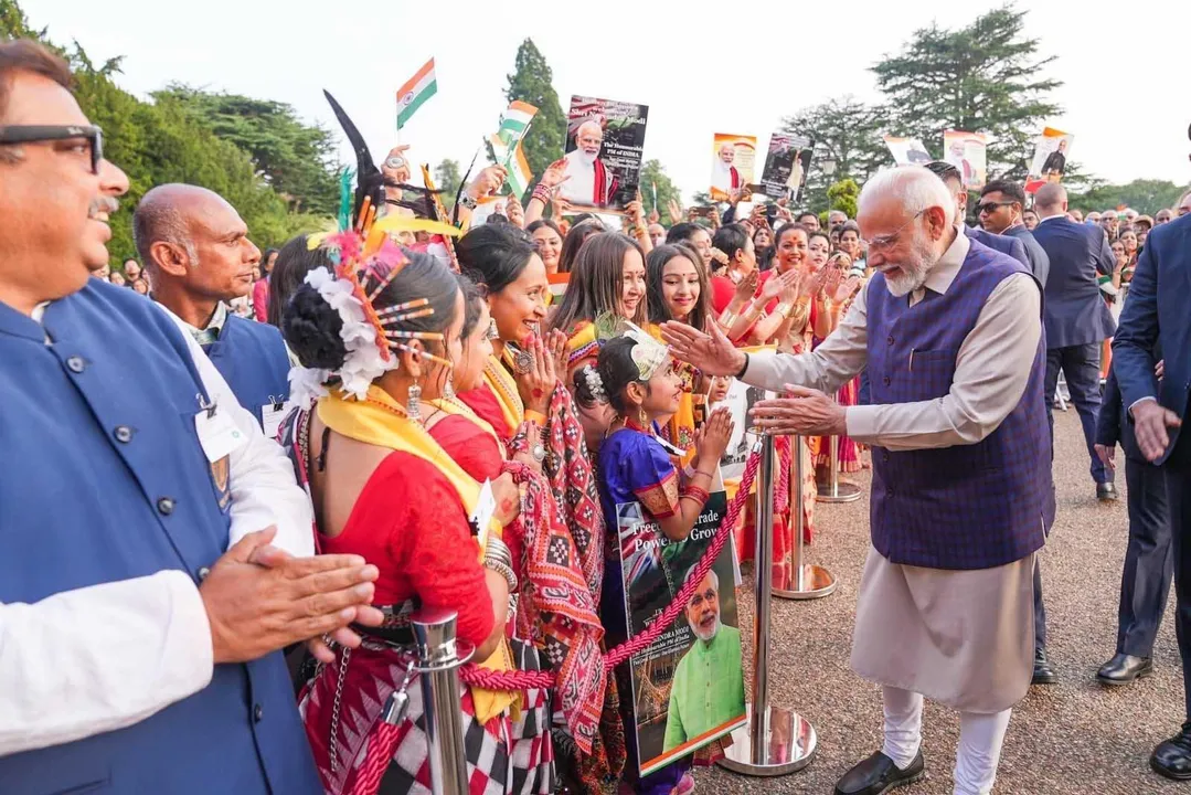  लंदन में गूंजा 'भारत माता की जय': पीएम मोदी के स्वागत में उमड़ा जनसैलाब, FTA पर समझौता और मालदीव यात्रा भी तय