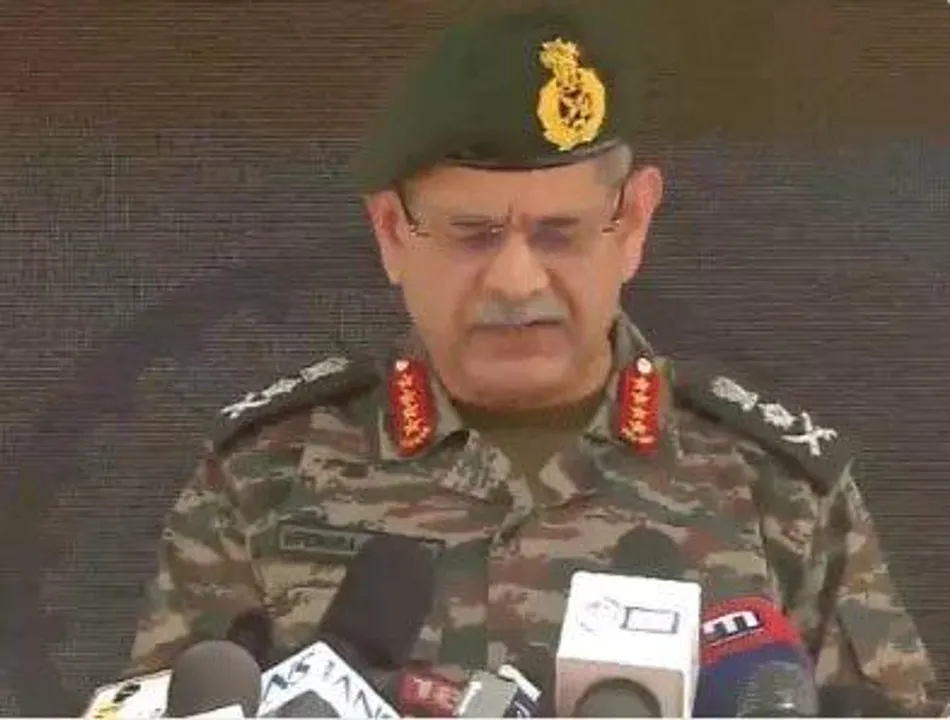  आर्मी चीफ बोले- ऑपरेशन सिंदूर से PAK को सीधा संदेश : आतंकवाद के समर्थकों को बख्शा नहीं जाएगा; कारगिल विजय दिवस पर शहीदों को श्रद्धांजलि दी