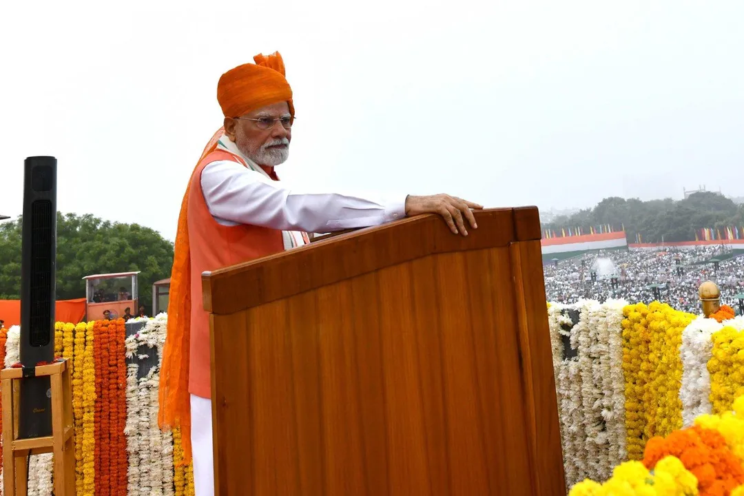  NEW DELHI, AUG 15 (UNI):-Prime Minister Narendra Modi addresses the nation from the rampart of Red Fort on the occasion of the 79th Independence Day celebration, in New Delhi on  Friday. UNI PHOTO PSB16U BY PREM SINGH 