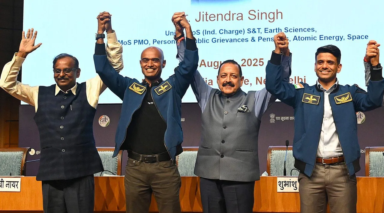  NEW DELHI, AUG 21 (UNI): Union Minister of State Science and Technology and Earth Sciences (Independent Charge) Jitendra Singh joins hands with Astronauts and Group Captain Shubhanshu Shukla and Group Captain Prashant B. Nair and ISRO Chairman Dr. V Narayanan during a press meet chaired by Union MoS and the first media interaction of the astronauts after the successful accomplishment of Axiom-4 mission to the International Space Station, at National Media Centre in New Delhi on Thursday. UNI Photo/Ranjan Dimri N37U 