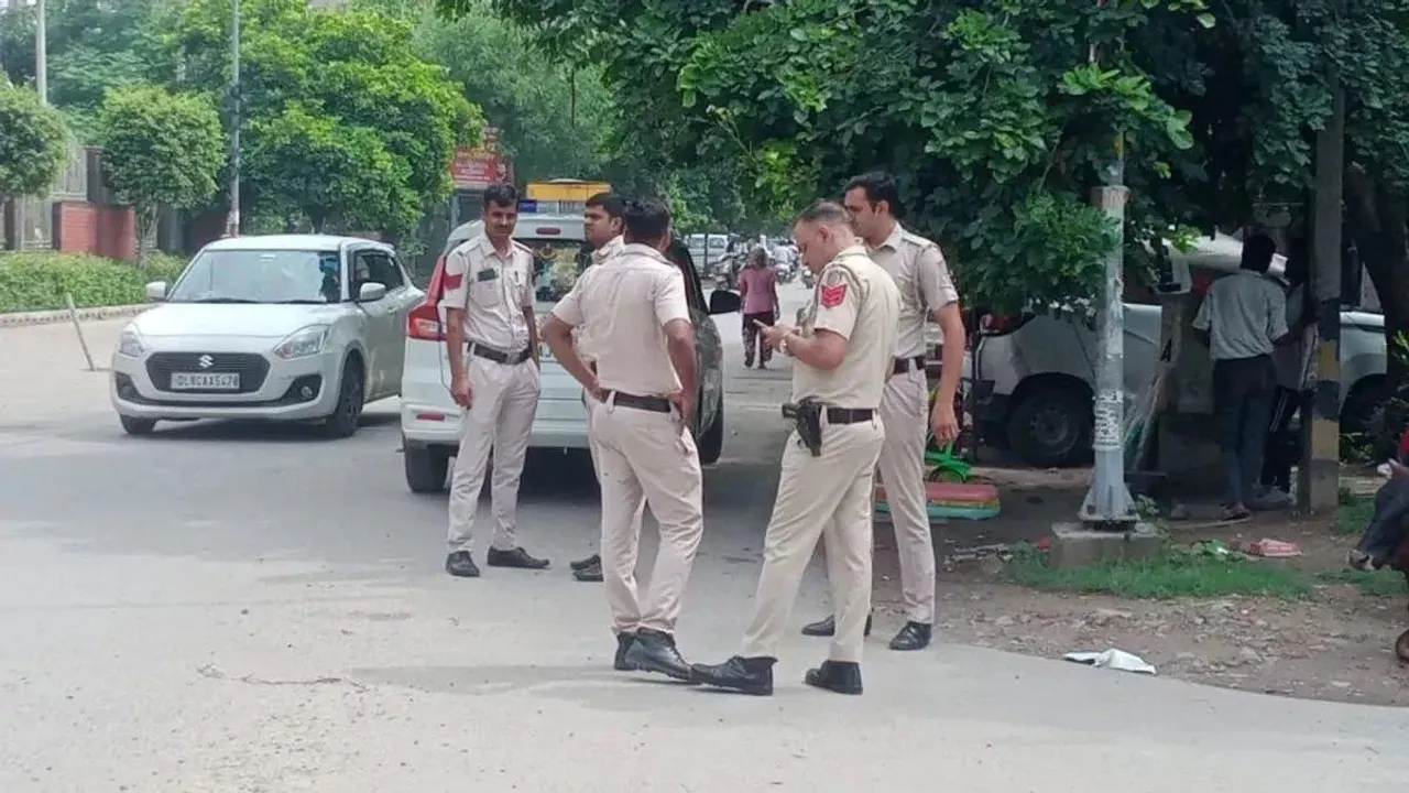  दिल्ली के 20 कॉलेजों को बम से उड़ाने की धमकी : ई-मेल से फैली दहशत, पुलिस जांच में निकला फर्जी अलर्ट