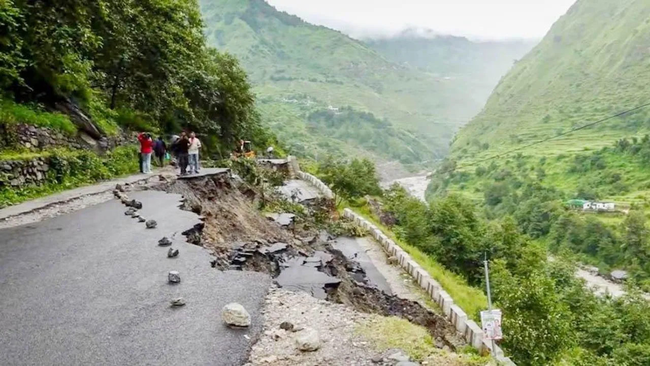  धराली त्रासदी: सड़क मार्ग खुला, लेकिन 11 जवानों समेत 70 लोग अब भी लापता; युद्ध स्तर पर राहत कार्य जारी