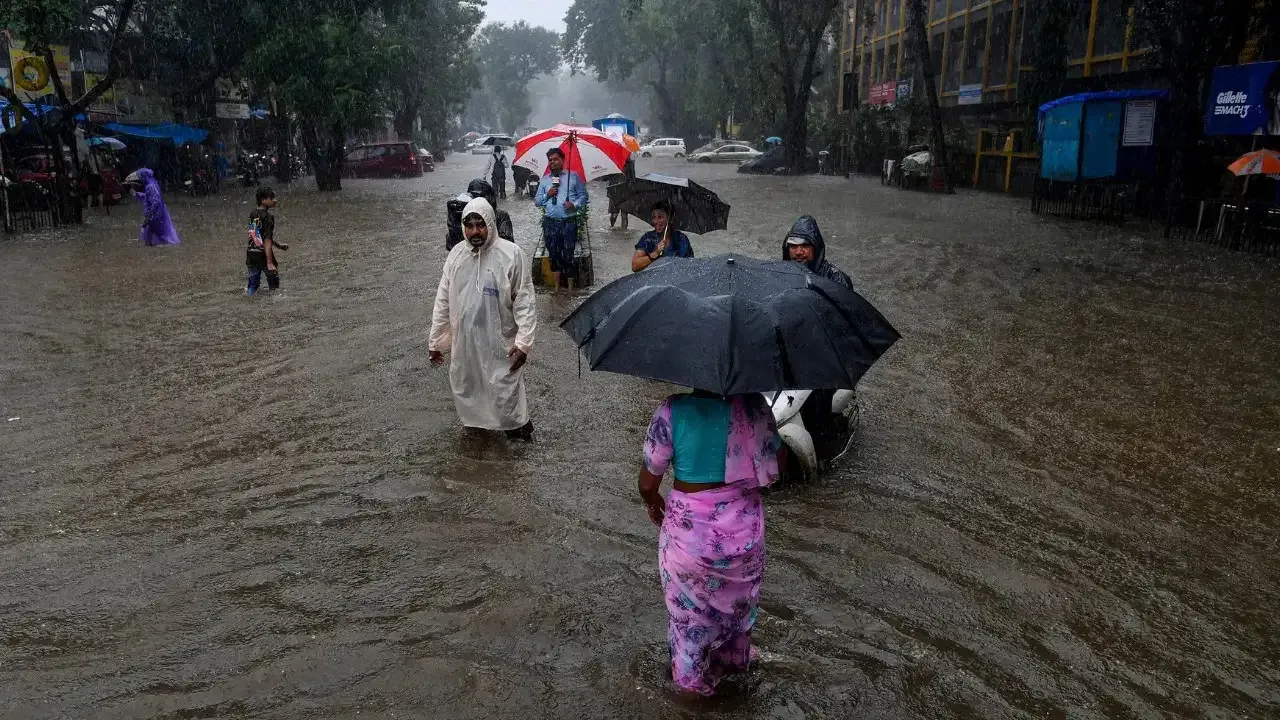  mumbai-delhi-rain-flood-crisis 