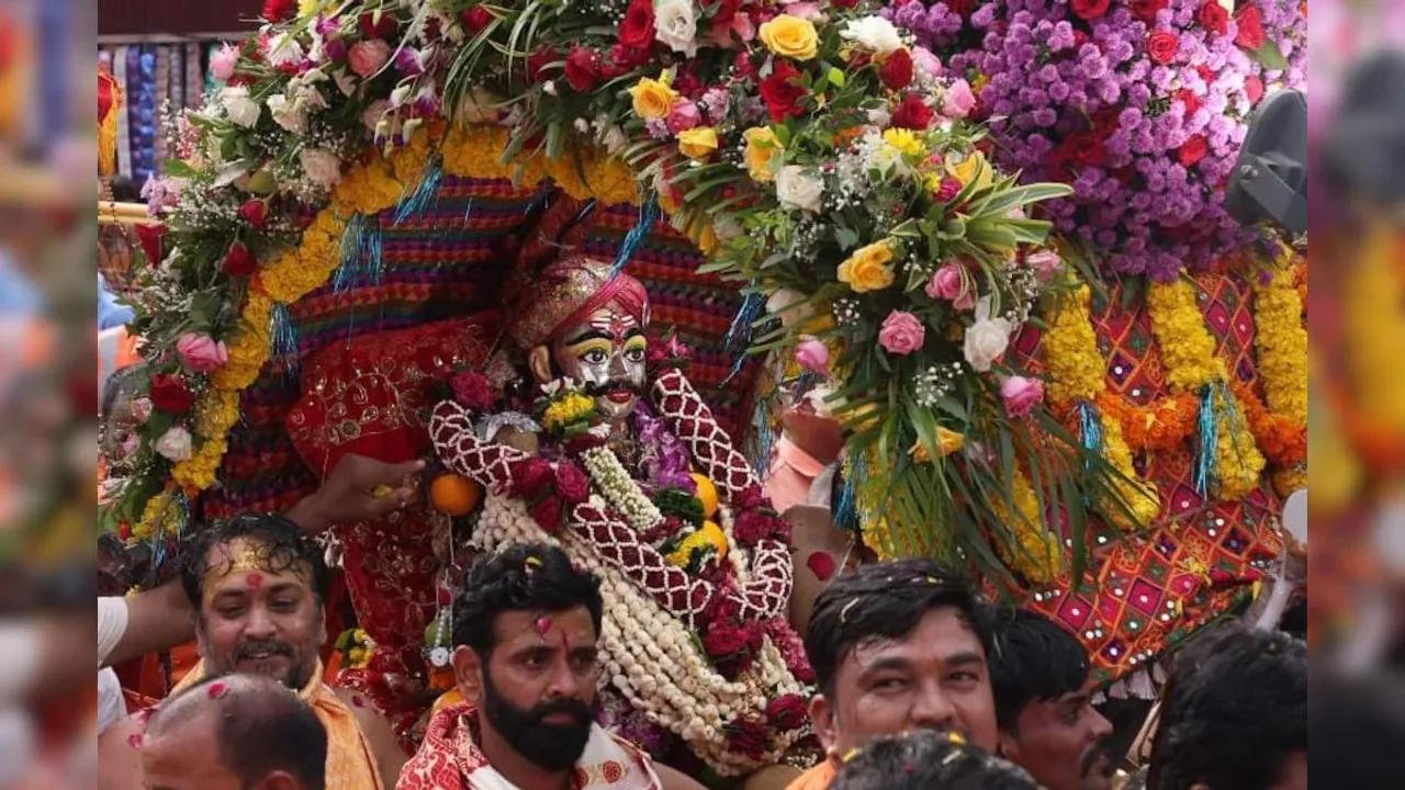  उज्जैन में आज निकलेगी बाबा महाकाल की राजसी सवारी, चंद्रमौलेश्वर स्वरूप में भक्तों को देंगे दिव्य दर्शन