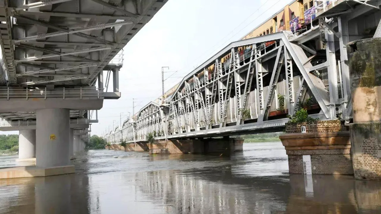  दिल्ली में यमुना का जलस्तर चेतावनी के पार, लोगों की चिंता बढ़ी; 24 घंटे निगरानी में प्रशासन