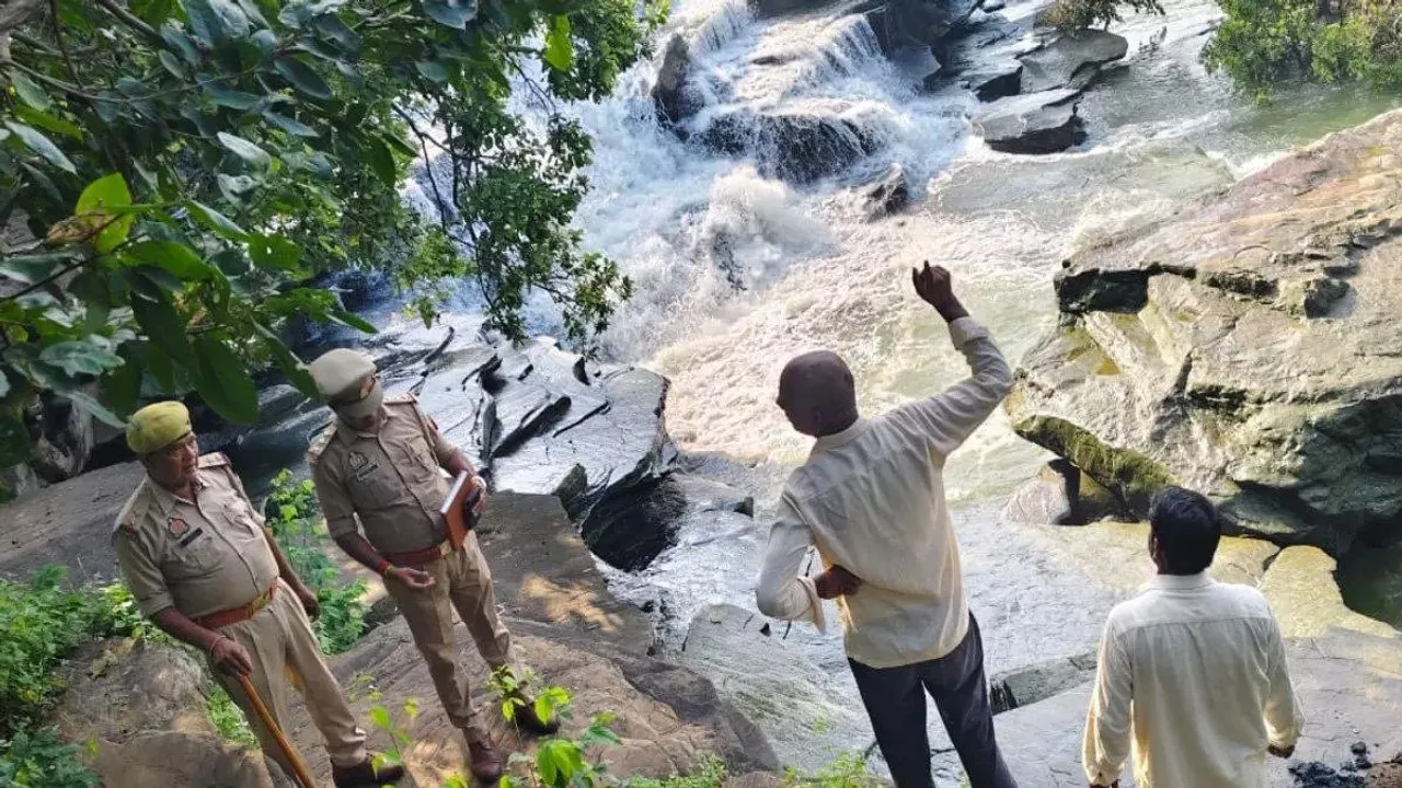  sonbhadra-mukkhalfal-river-accident-youth-search
 