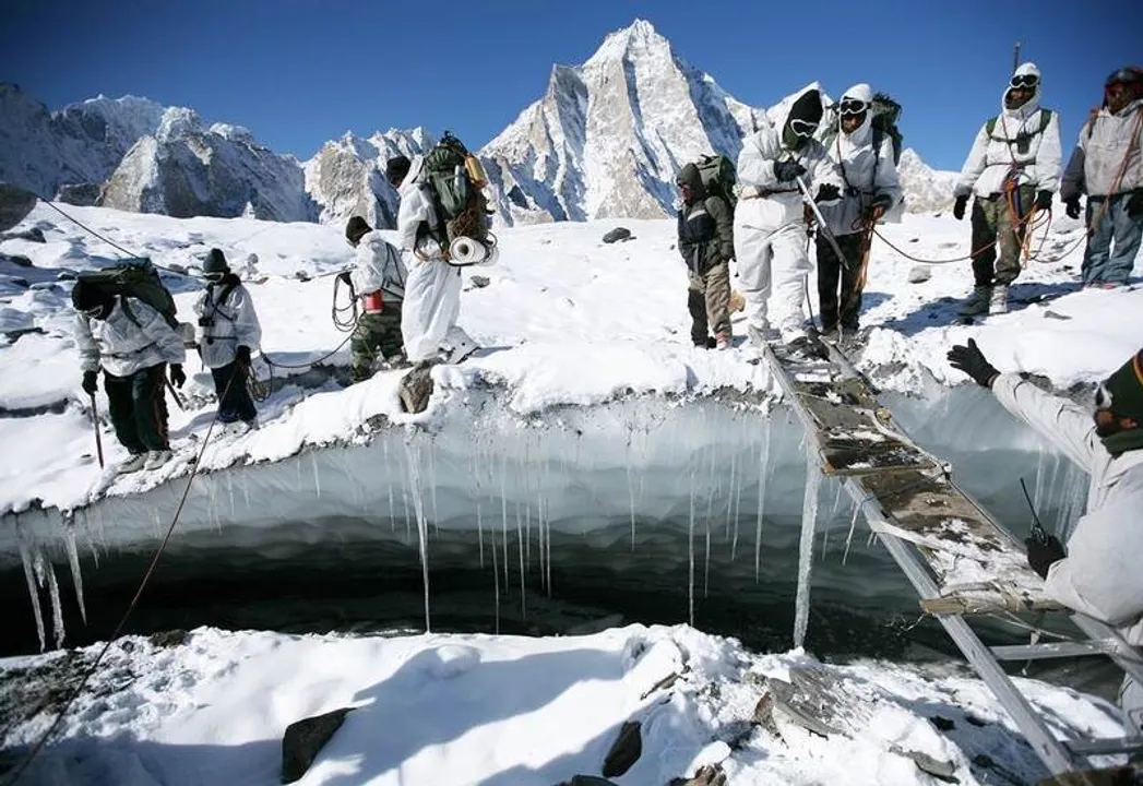   siachen-avalanche-three-soldiers-martyr-one-captain-rescued 