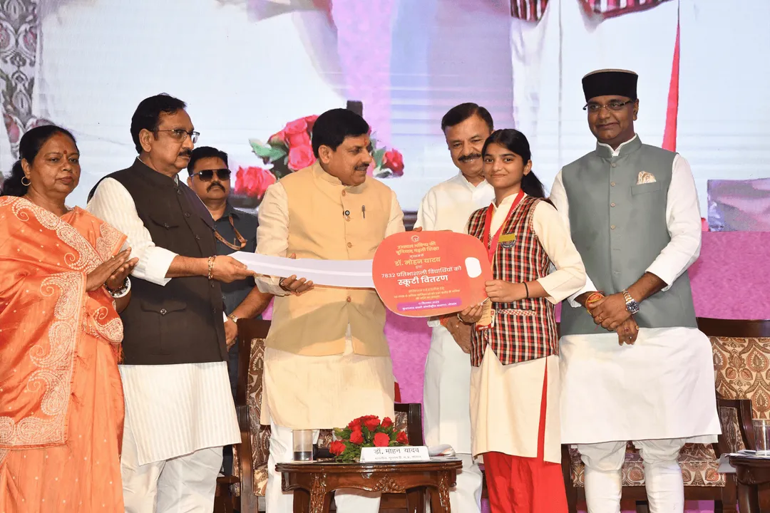  mp-12th-toppers-scooter-distribution 