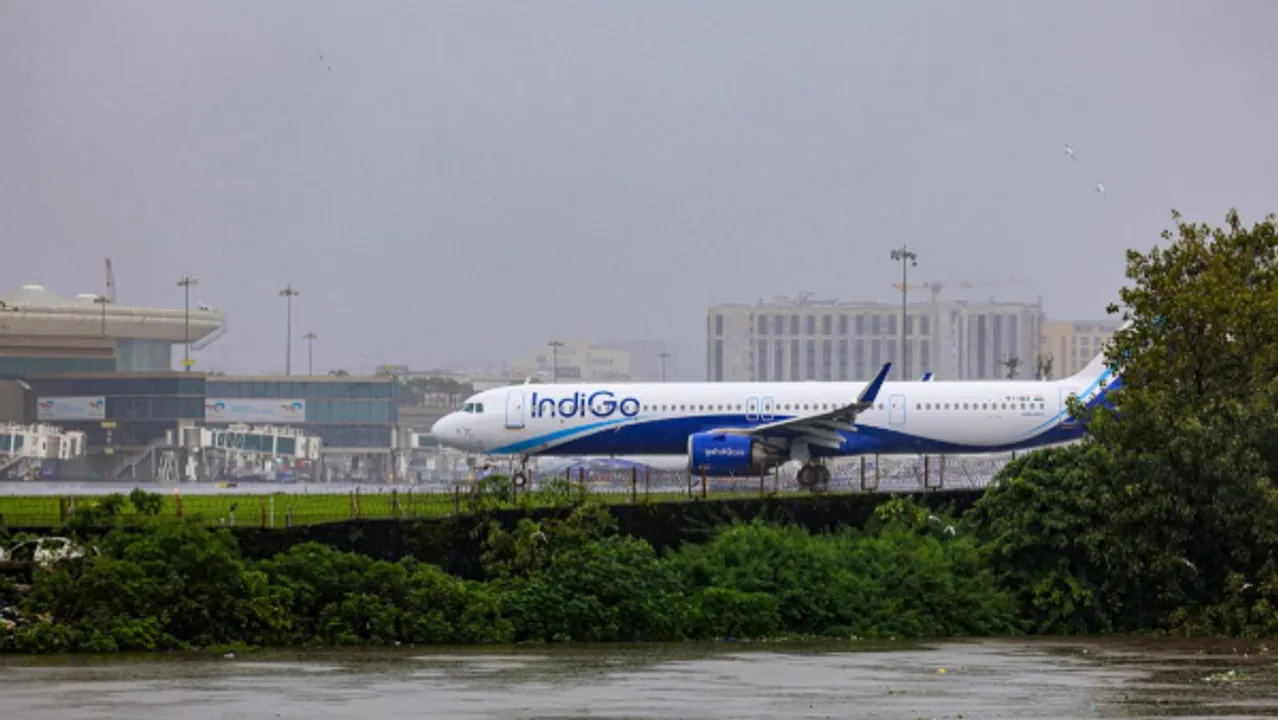  : indigo-flight-bird-hit-nagpur-kolkata-emergency-landing 