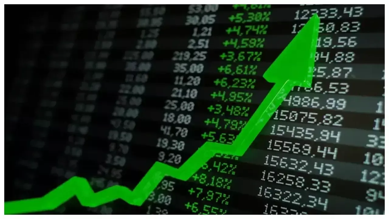  शेयर बाजार लगातार तीसरे दिन बढ़त पर बंद, सेंसेक्स में 595 अंकों की छलांग और निफ्टी 25,875 के पार