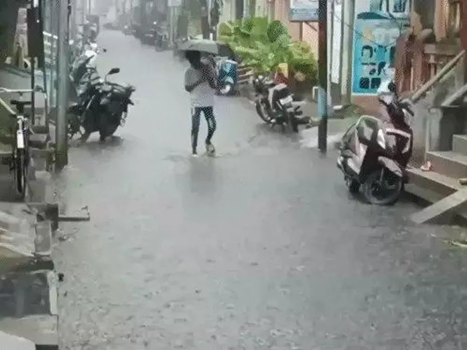  tamilnadu-heavy-rain-schools-closed-cyclone-alert-kerala-andhra
 