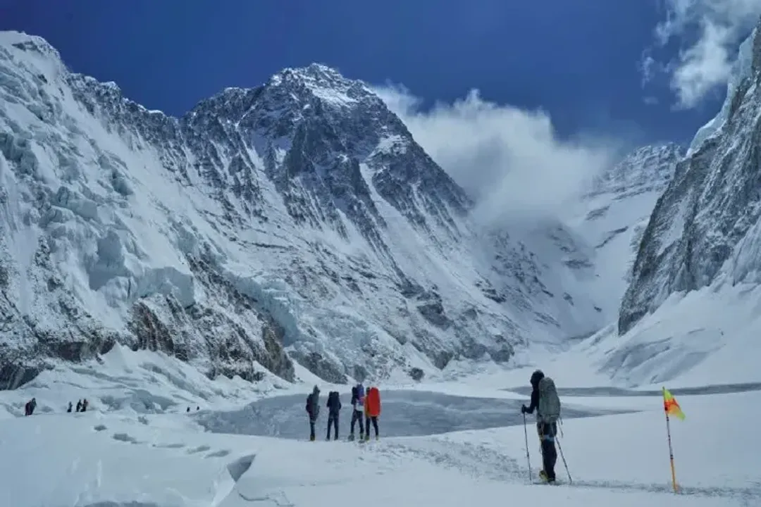  mount-everest-snowstorm-nepal-floods-typhoon-matmo-2025 