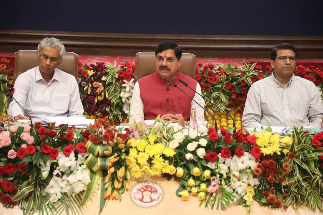  cm-mohan-yadav-collector-commissioner-conference-2025 