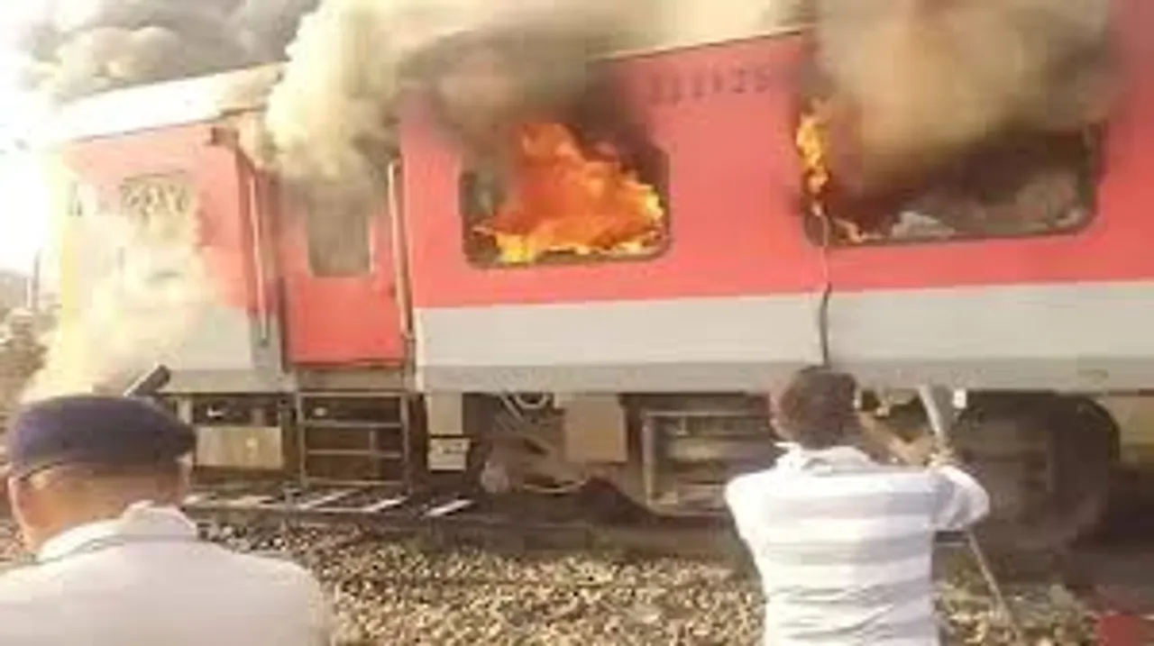   garib-rath-train-fire-sirhind-station-three-coaches-burned 