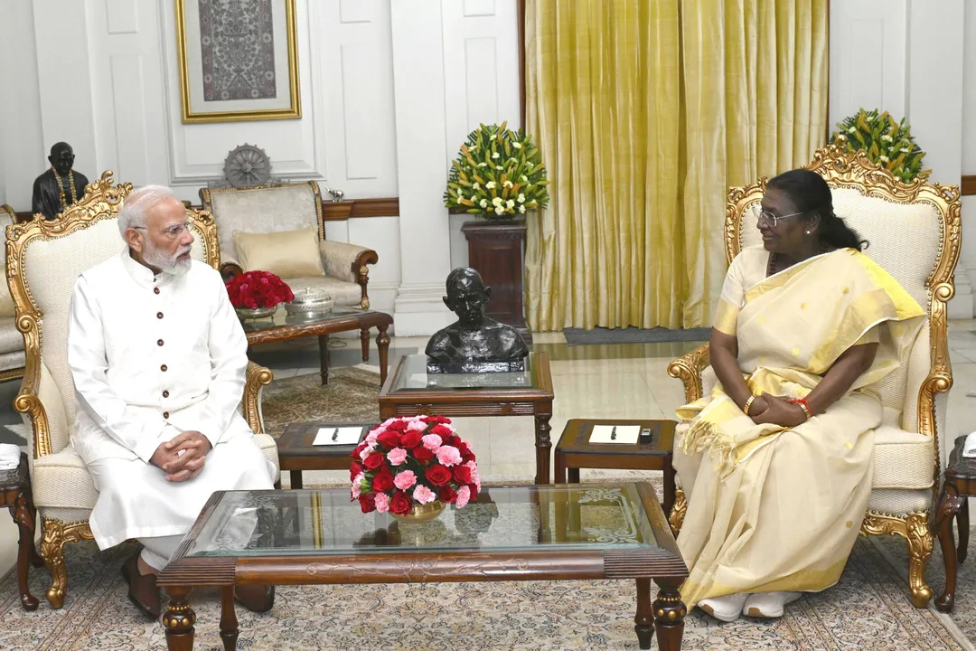  pm-modi-greets-president-on-diwali-occasion 