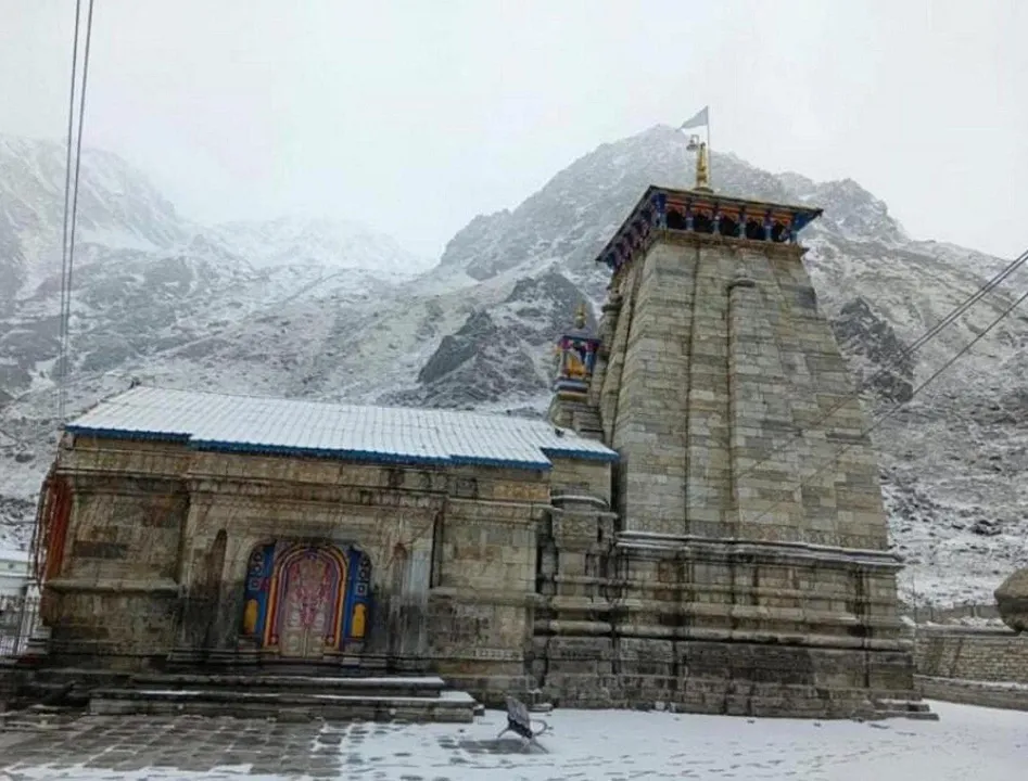  kedarnath-badrinath-first-snowfall-season-hemkund-sahib-red-alert
 
