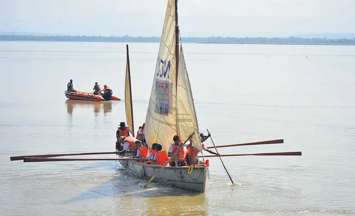  ncc-naval-cadets-400km-ganga-sailing-expedition-vande-mataram-150-years 