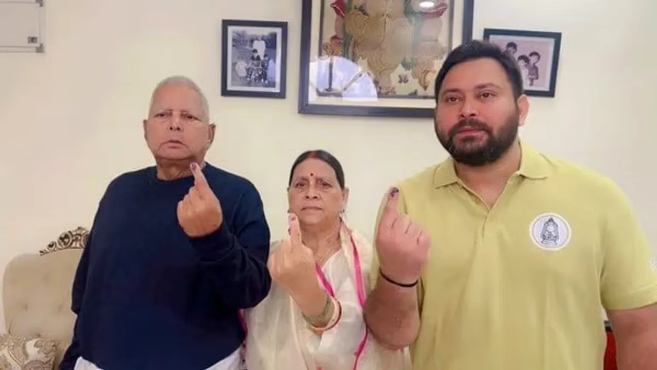  bihar-election-lalu-rabri-tejashwi-yadav-cast-their-votes 