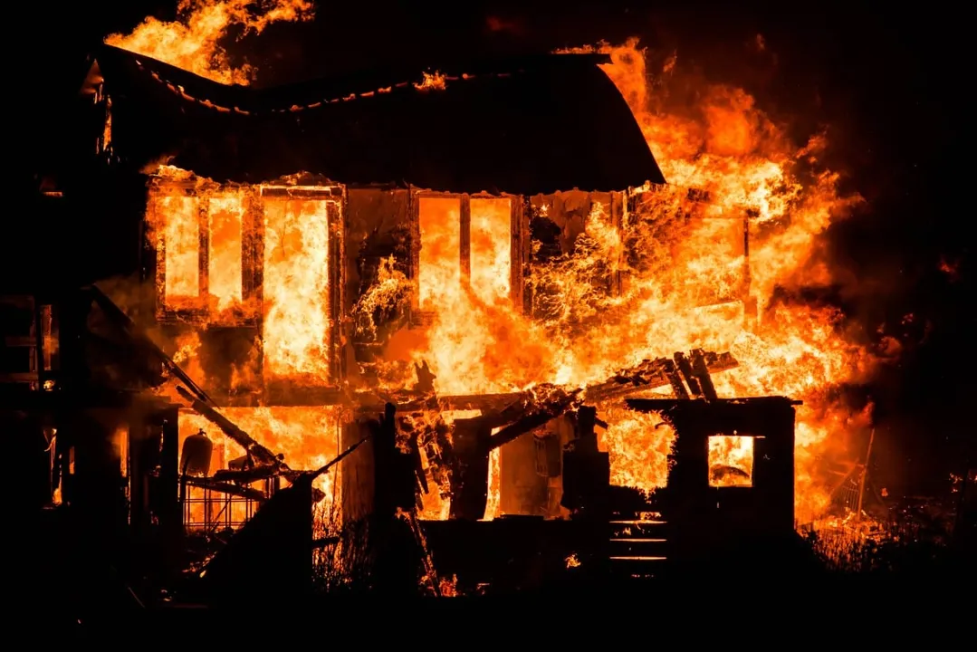  Man sets fire after rejection Photograph: (Gainsberg Law) 