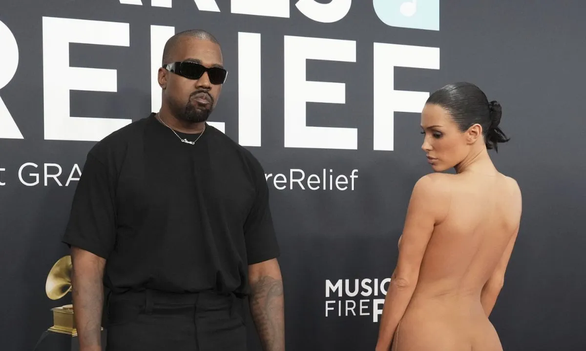  Bianca's fashion daring was instantaneously trending on social media, where many people wondered whether she wore the right clothes for the ceremony. Photograph: (Mediaite) 