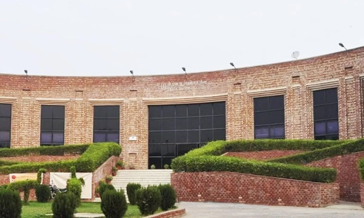  Photograph: (jnu) 