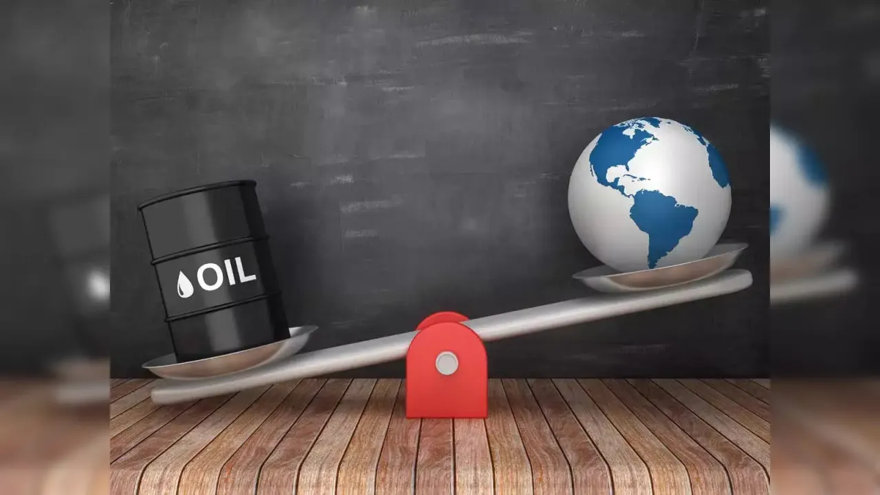  oil Photograph: (The Economic Times) 