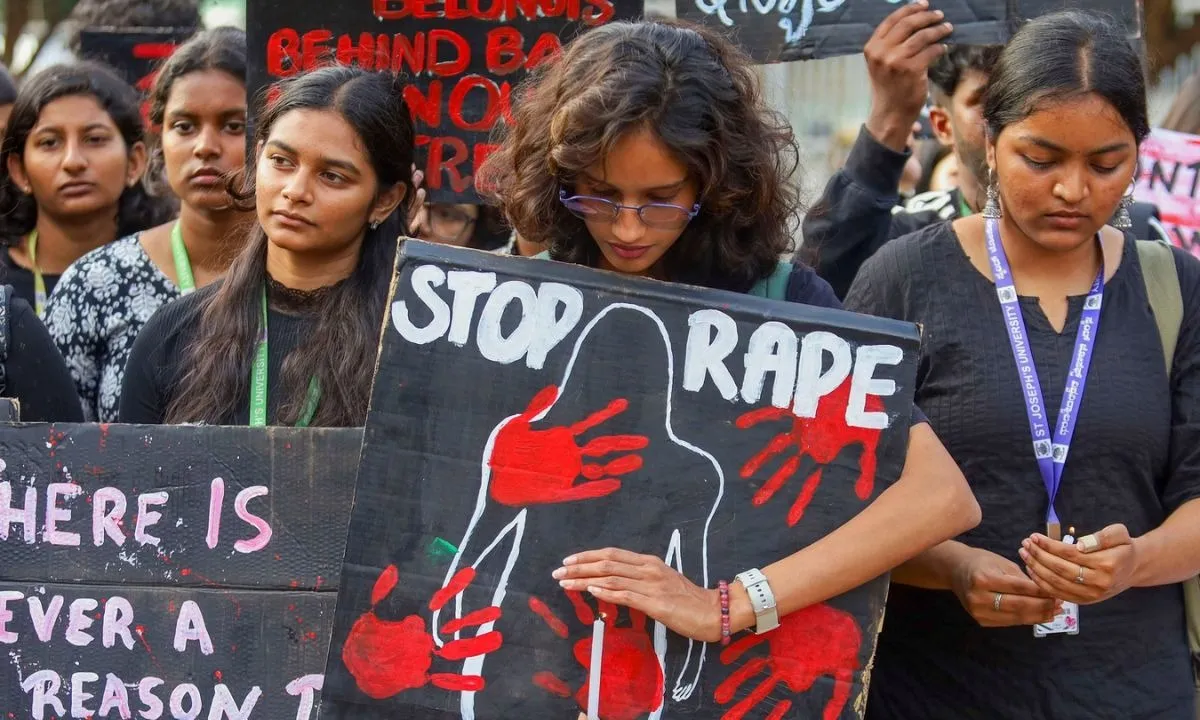  The man rang the doorbell and claimed to be delivering a letter from the woman’s bank that needed her signature. Photograph: (PTI file photo) 