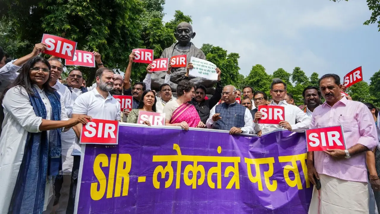  Photograph: (Mid-Day) 