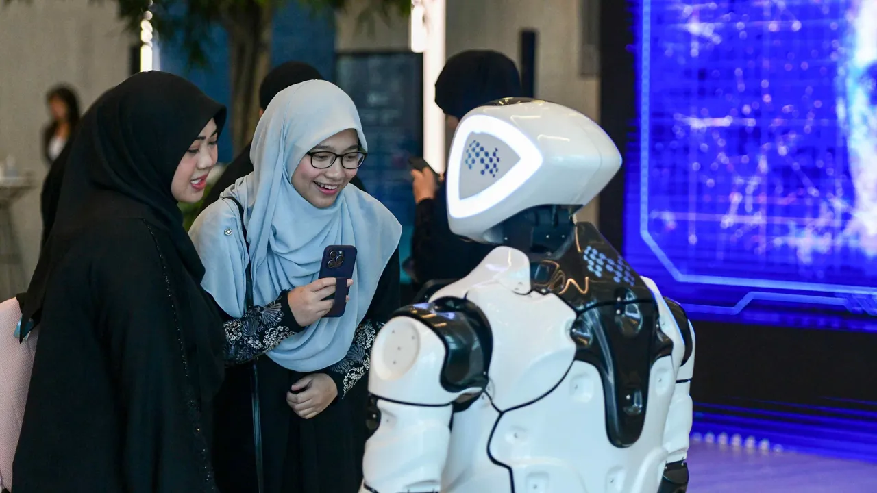  Photograph: (The National News) 