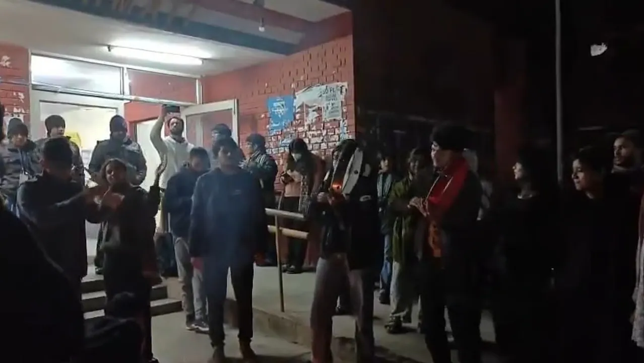 Kabar-Khudegi-Slogans-Raised-By-Left-Wing-Students-Against-PM-Modi-Amit-Shah-On-JNU-Campus-In-Support-Of-Umar-Khalid-Sharjeel-Imam