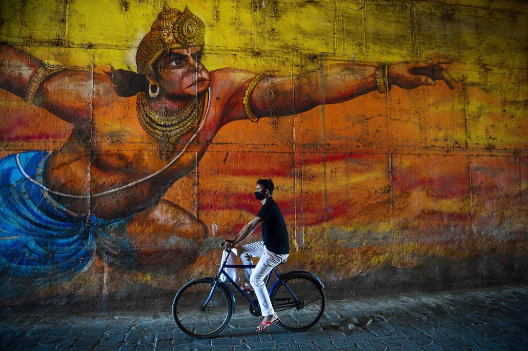  Reciting Hanuman Chalisa to Offering Namaz: Indian Politicians come up with bizarre remedies for Coronavirus