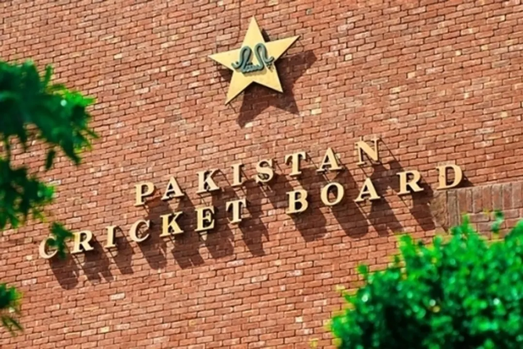  No sponsors for Pakistan Cricket Team, train without logos on kits.
