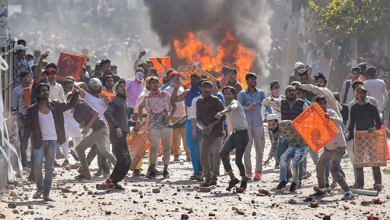  Defending the rioters: Kejriwal government rejects lawyers suggested by Delhi Police