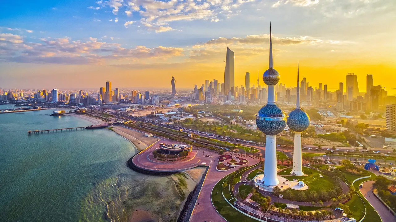 8 Lakh Indians may be forced to leave Kuwait over new Immigration Law.