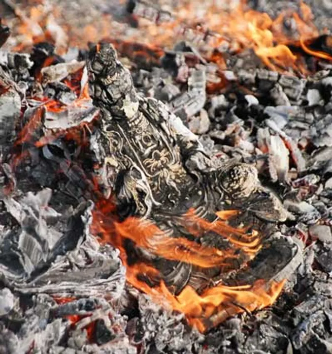  Pastor burns idol of Hindu Goddess in the name of Jesus, calls her ‘power of the enemy’