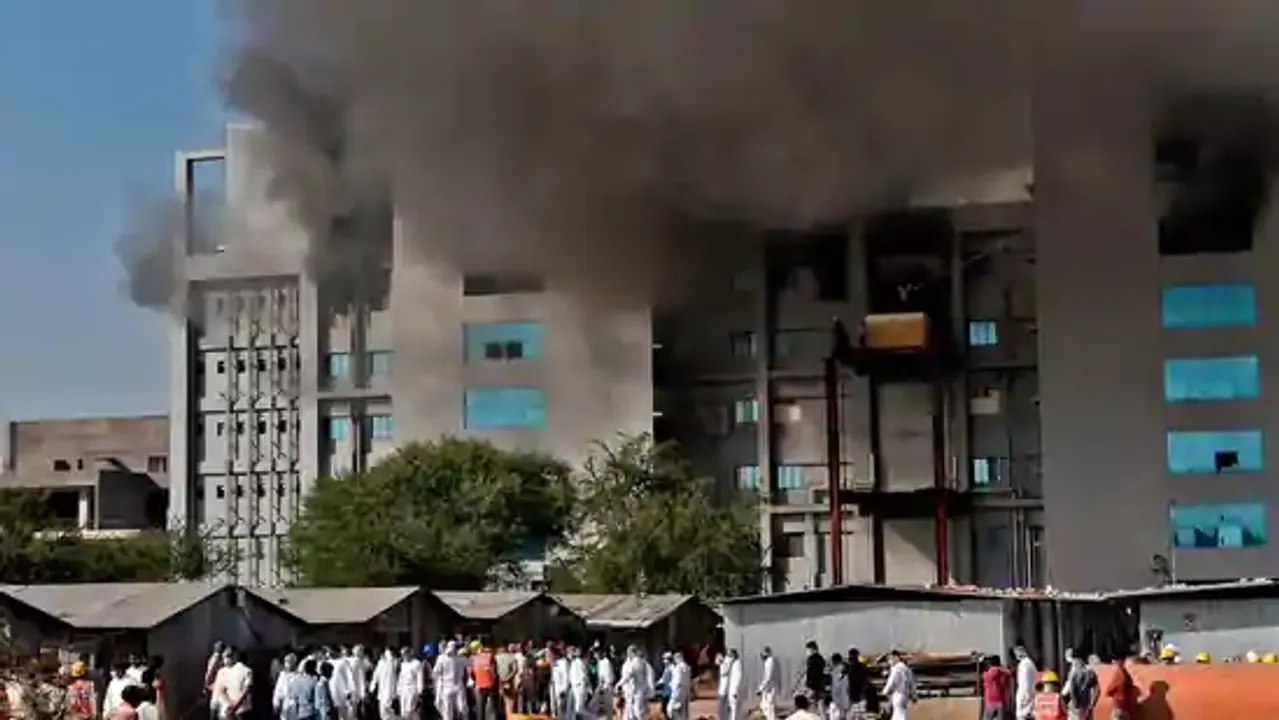  Massive Fire at Serum Institute of India in Pune, 5 reported dead| WATCH