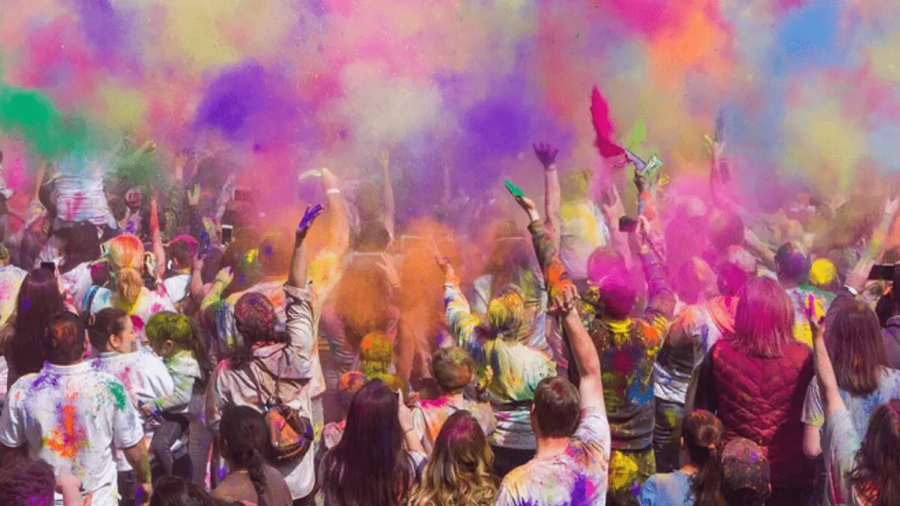  Maharashtra and Delhi Governments ban Holi & Navratri, but allow gatherings for 'Shab-e-baraat' and clubs/pubs in cities