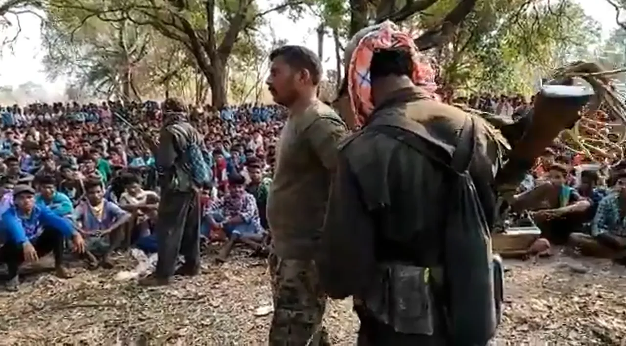  Naxals release CoBRA jawan kidnapped during Bijapur attack after negotiation, was kept tied with ropes | WATCH