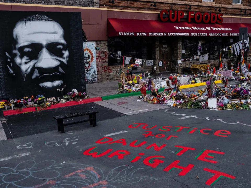  Massive protests & riots engulf US's Minnesota after a 20-year-old black man was shot dead by Police | WATCH