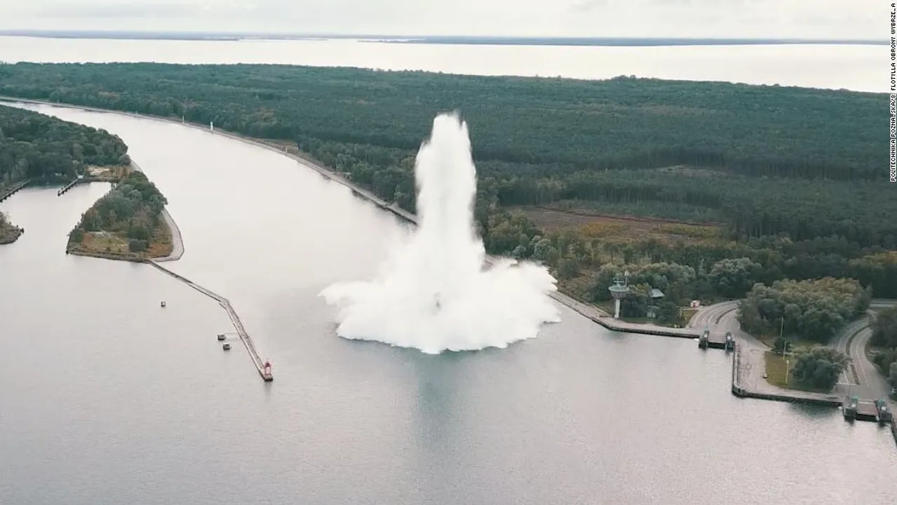  World War II bomb explodes underwater in Poland as navy attempts to defuse it [WATCH]