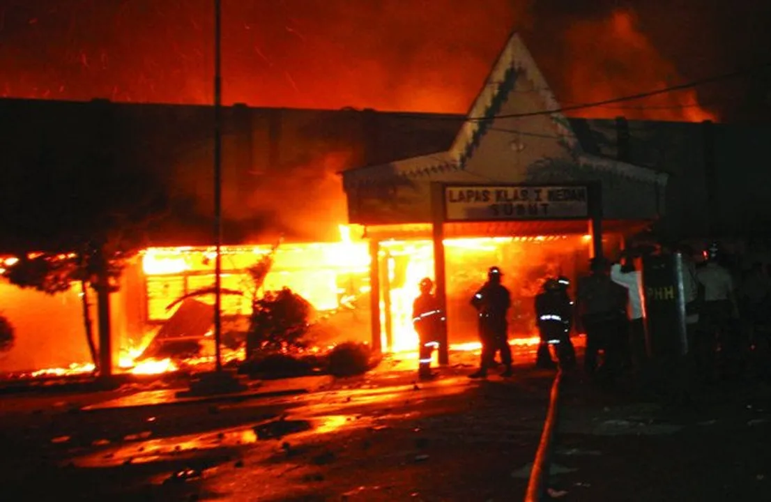  Fire breaks out at jail in Indonesia: Atleast 41 inmates burnt alive, dozens injured