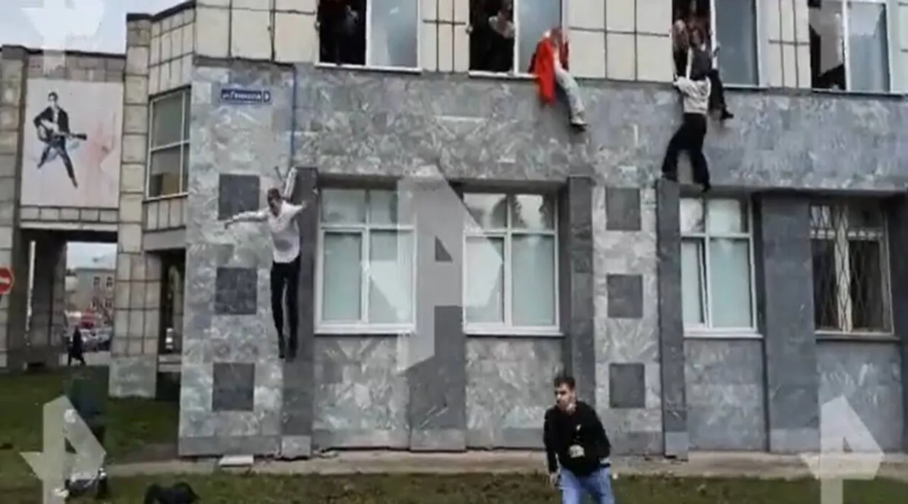  Russian University students jump out of windows after mass shooting inside campus, 8 dead & dozen injured | WATCH